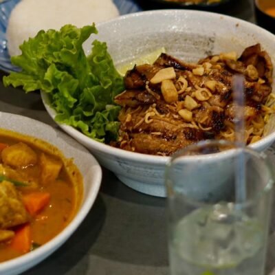 9. Dry Mix Rice Noodle (Grilled Pork/Chicken)